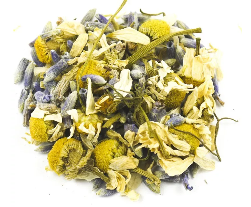 hoofdrust thee, rustgevende thee, thee tegen stress, natuurlijke ontspanning, kruidenmelange, thee bij hoofdpijn, thee tegen piekeren, thee voor het slapen, ontspannende kruiden, lavendel thee, kamille thee, citroenmelisse thee, thee bij overprikkeling, thee voor mentale rust, thee voor hooggevoeligheid, thee tegen onrust, thee met rozemarijn, thee met munt, thee met gember, ayurvedische thee, kruidenthee voor rust, thee ritueel, selfcare thee, thee bij burn-out, thee voor meditatie,