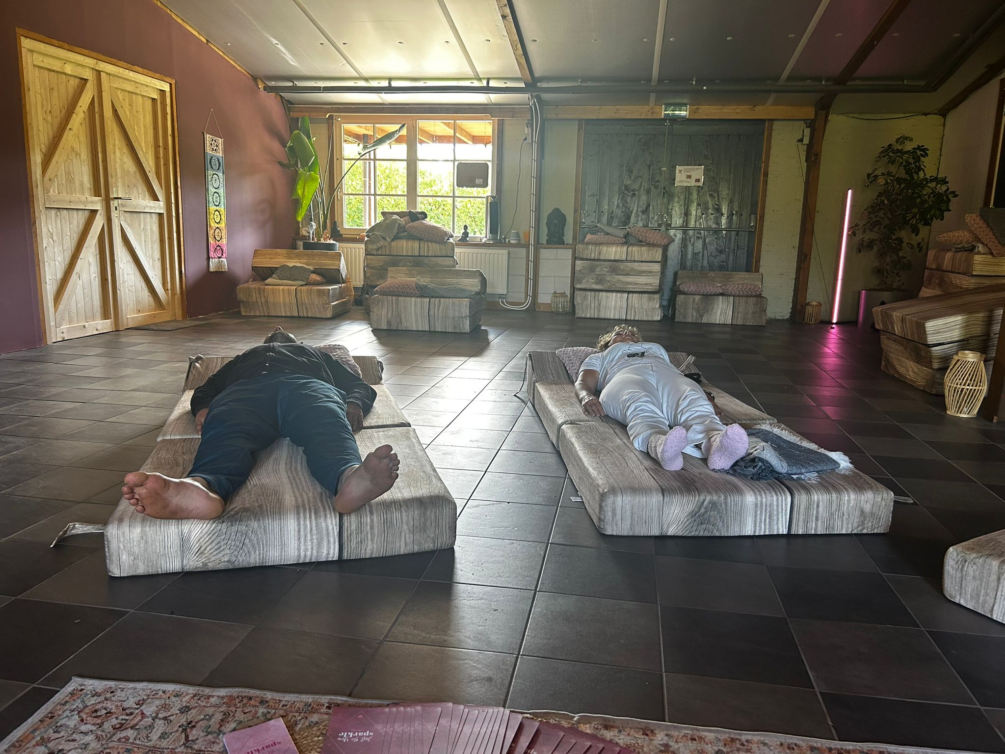 meditatie camping, yoga nidra sessie, zen movement, ochtendmeditatie camping, ontspanningsochtend, yoga op camping, bewust ademen, zachte yoga, yoga nidra drenthe, zen ranch sessies, spirituele ochtendroutine, ochtendritueel natuur, meditatie vakantie, mindful bewegen, ochtend rustmoment, meditatie in de natuur, yoga bij zonsopkomst, stilte en ontspanning, rustgevende ochtendactiviteiten, zen ochtendervaring