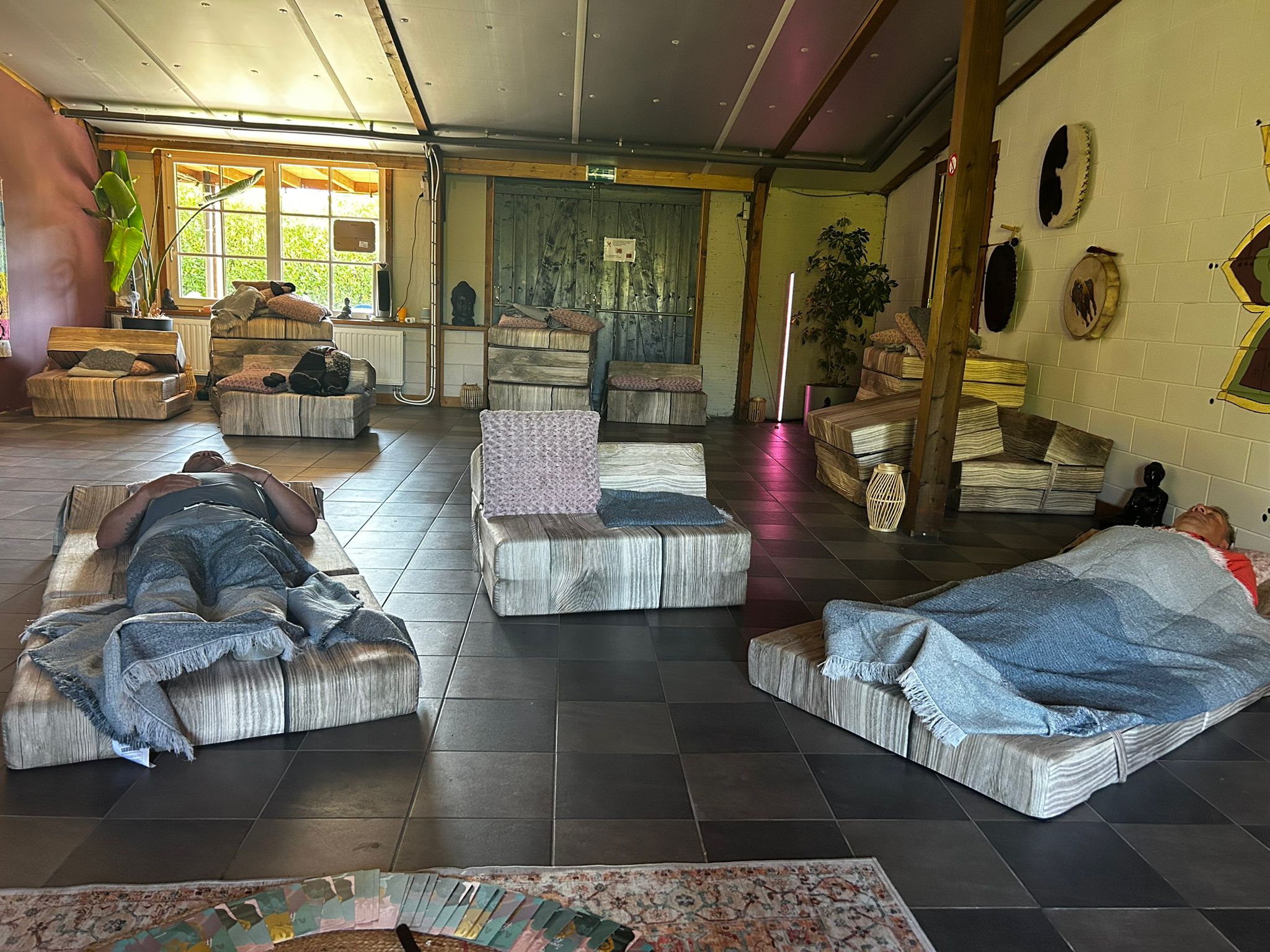 meditatie camping, yoga nidra sessie, zen movement, ochtendmeditatie camping, ontspanningsochtend, yoga op camping, bewust ademen, zachte yoga, yoga nidra drenthe, zen ranch sessies, spirituele ochtendroutine, ochtendritueel natuur, meditatie vakantie, mindful bewegen, ochtend rustmoment, meditatie in de natuur, yoga bij zonsopkomst, stilte en ontspanning, rustgevende ochtendactiviteiten, zen ochtendervaring