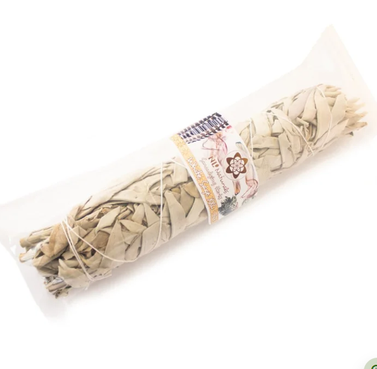 Handgemaakte Blauwe Salie Smudge Stick van 100% Blue Sage met een zachte, frisse en natuurlijke geur.